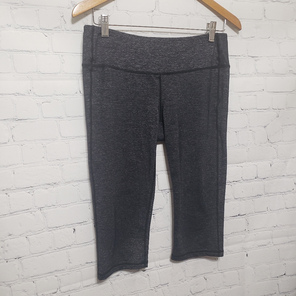 Athleta Sz M Odyssey Chaturanga Capri Leggings - Picture 3 of 11